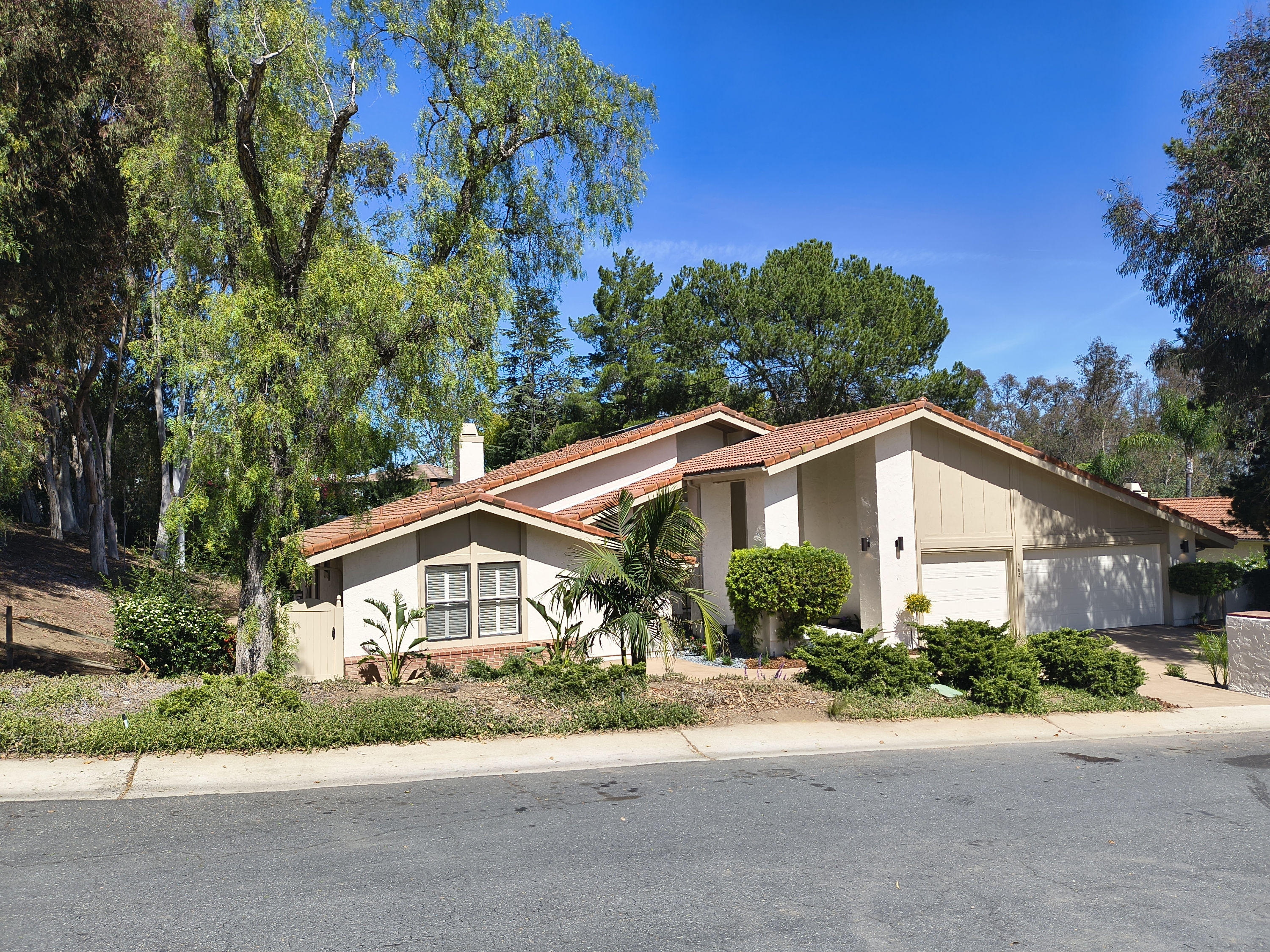 462 Avenida Adobe